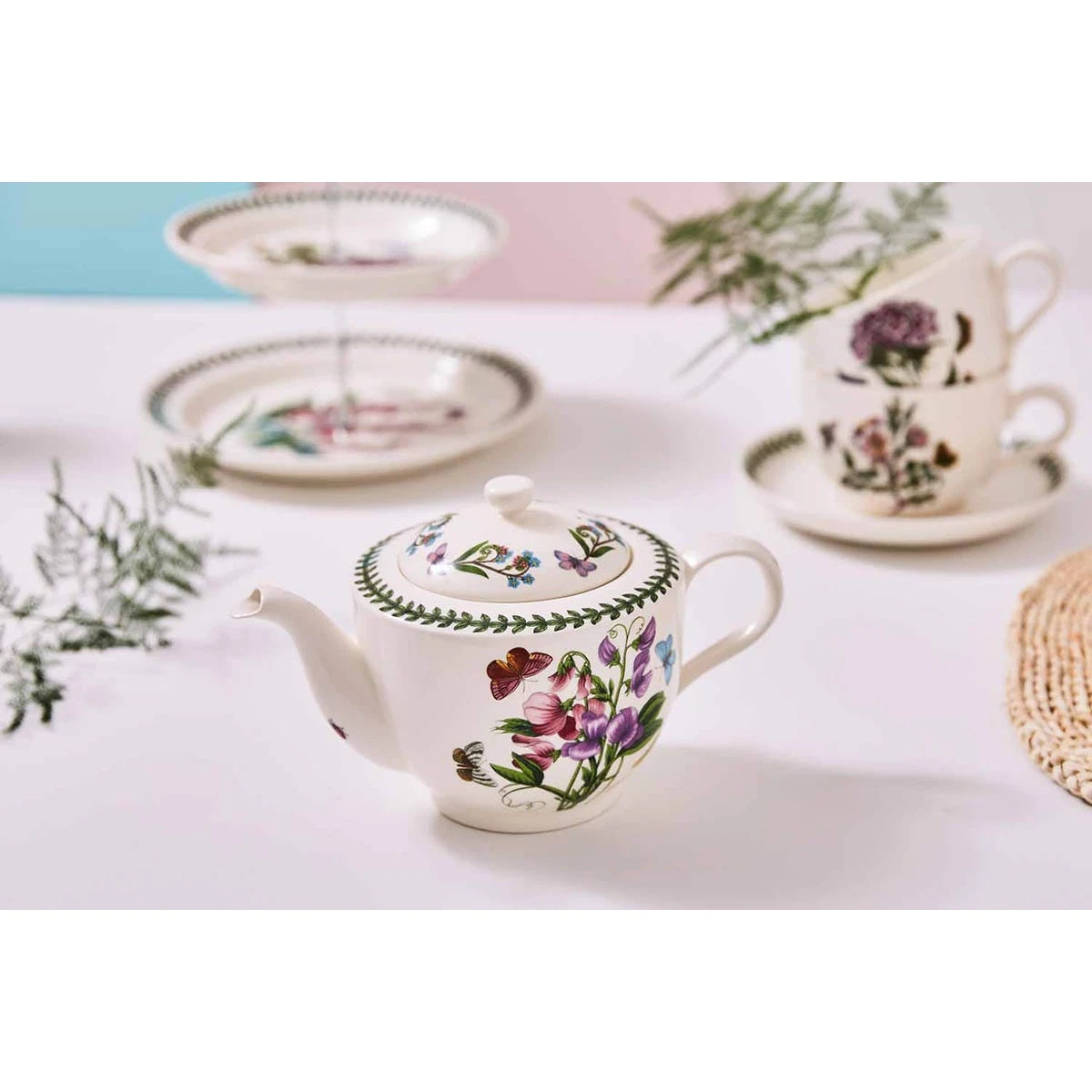 Botanic Garden 2 Pint Teapot - Image 2